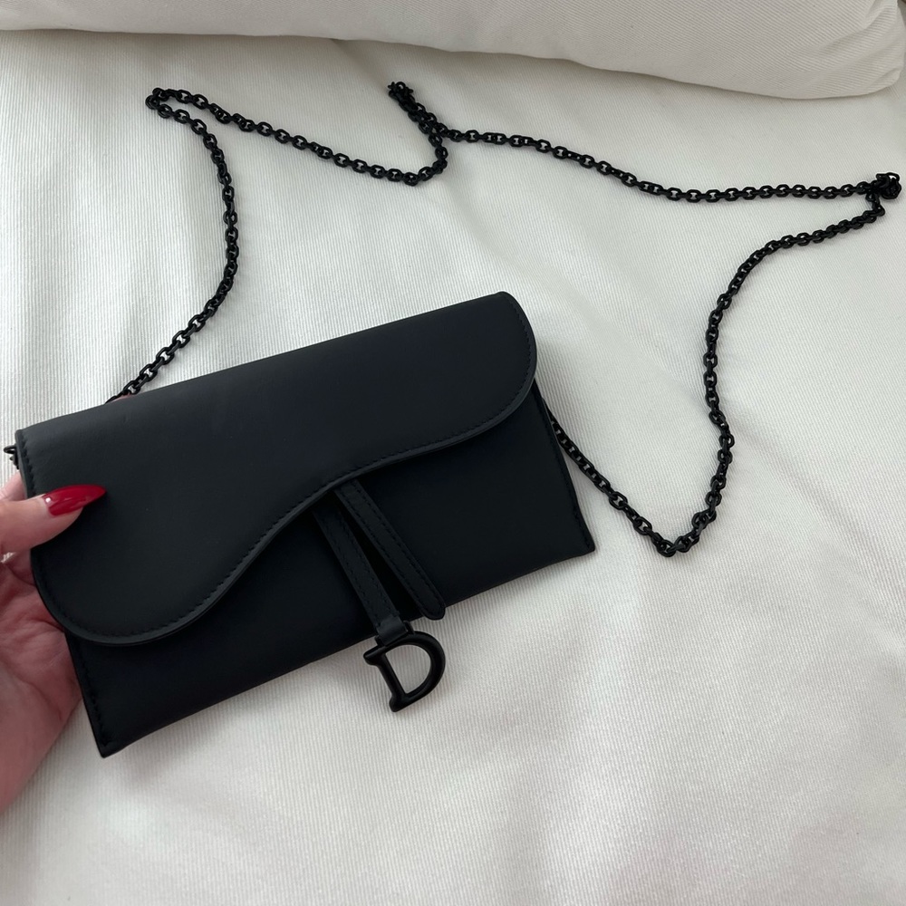 SADDLE WALLET BLACK ULTRAMATTE CALFSKIN